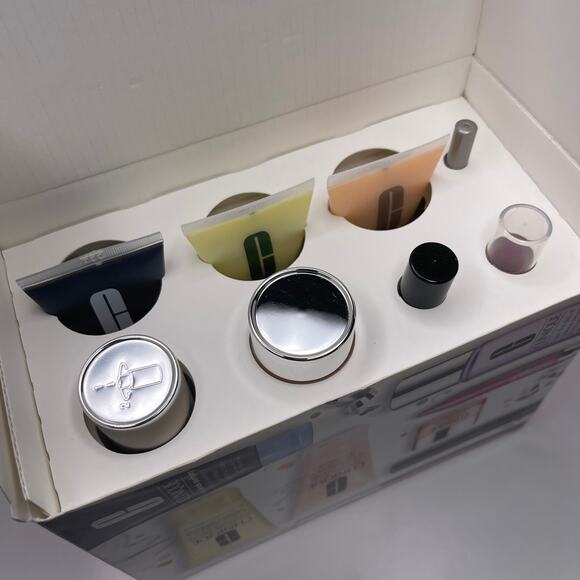 Clinique Gift Box Set, Quickliner Mascara Lip Balm Makeup Remover,Moisture Surge - Picture 7 of 11